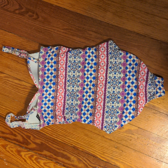 One piece patterned bathing suit - Picture 3 of 3